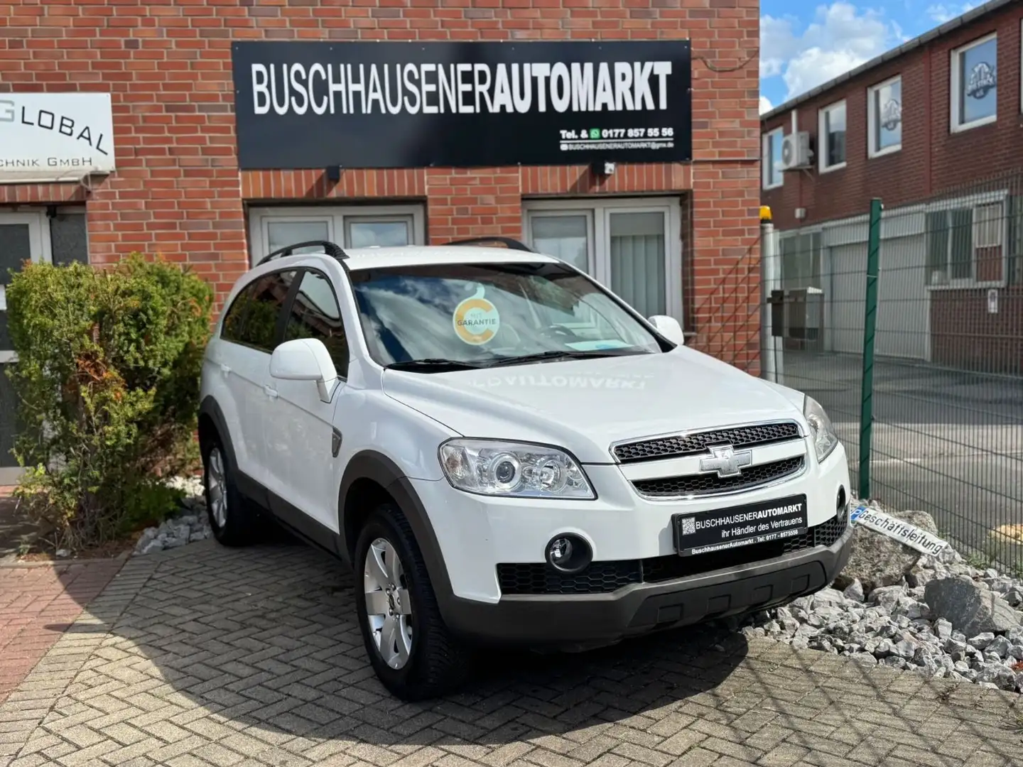 Chevrolet Captiva 2.4 LS 2WD - 2. Hand - TÜV 11/2026 Weiß - 1