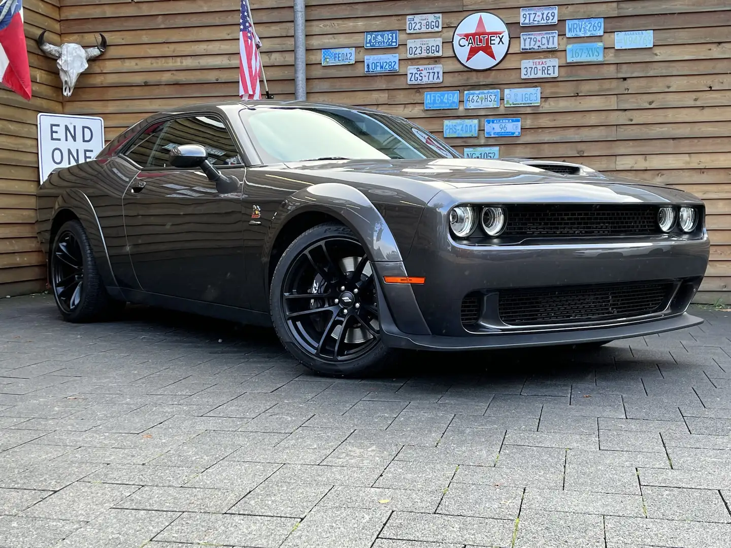 Dodge Challenger 6,4 L 392 SCAT PACK Widebody Gris - 2