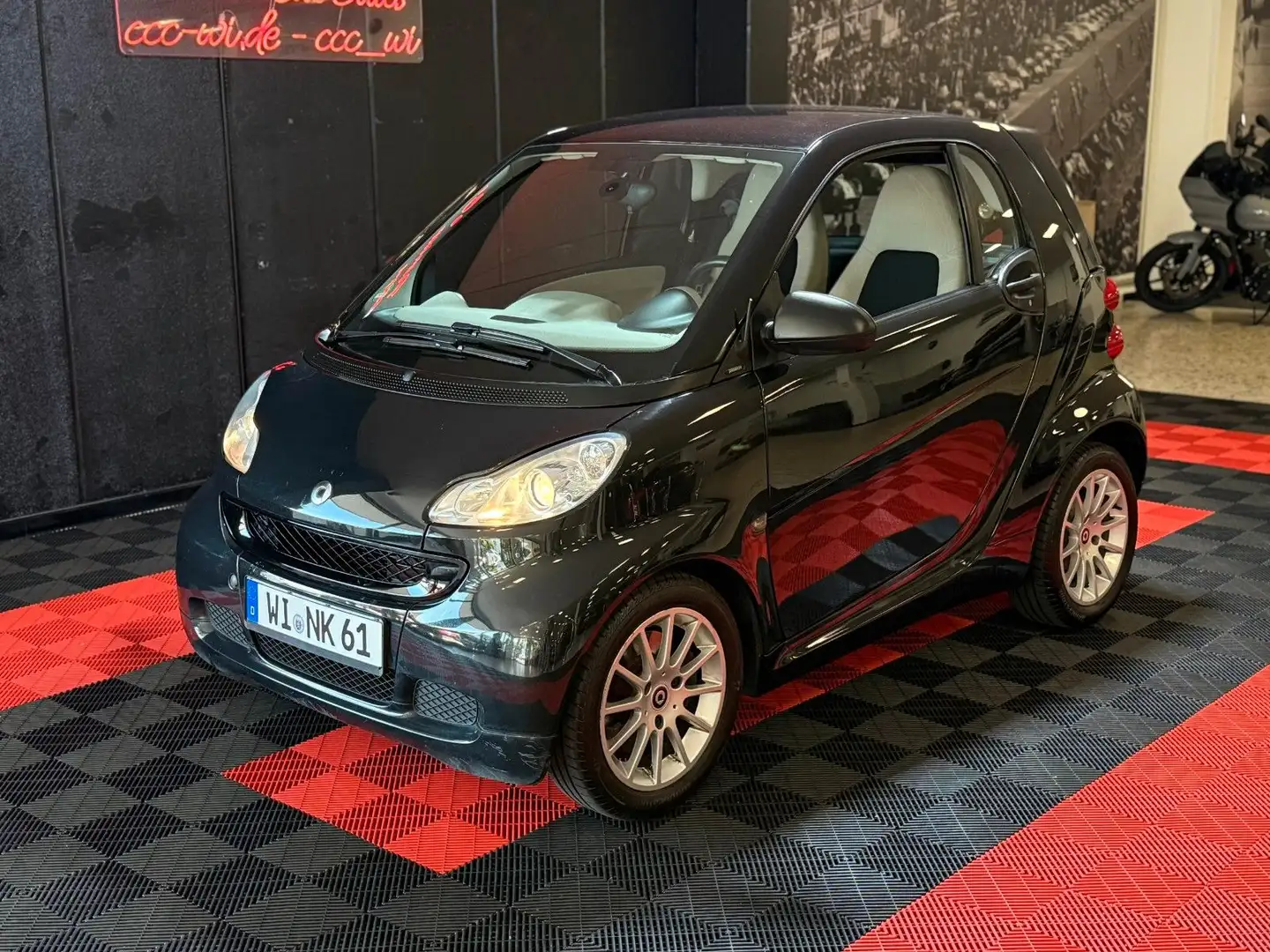 smart forTwo coupe Micro Hybrid Drive Schwarz - 1