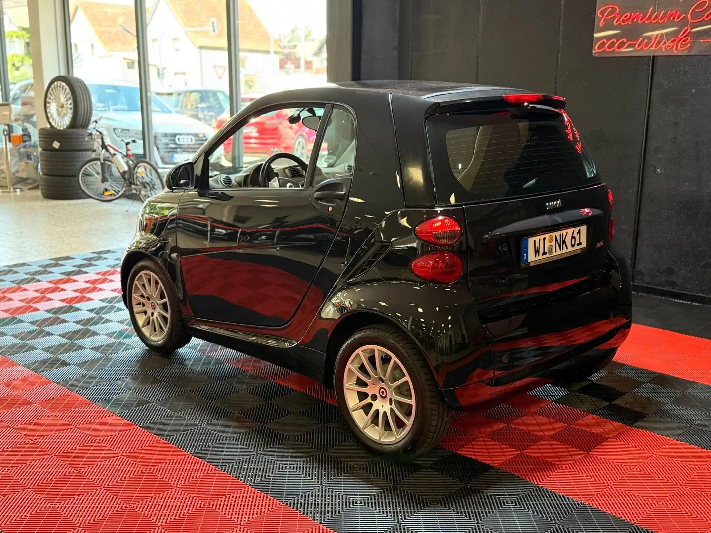 smart forTwo coupe Micro Hybrid Drive Schwarz - 2