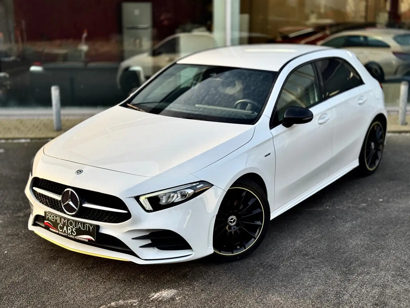 Mercedes-Benz A 180 AMG-LINE / YELLOW EDITION !! / CAMERA / SFEERLICHT Blanco - 2