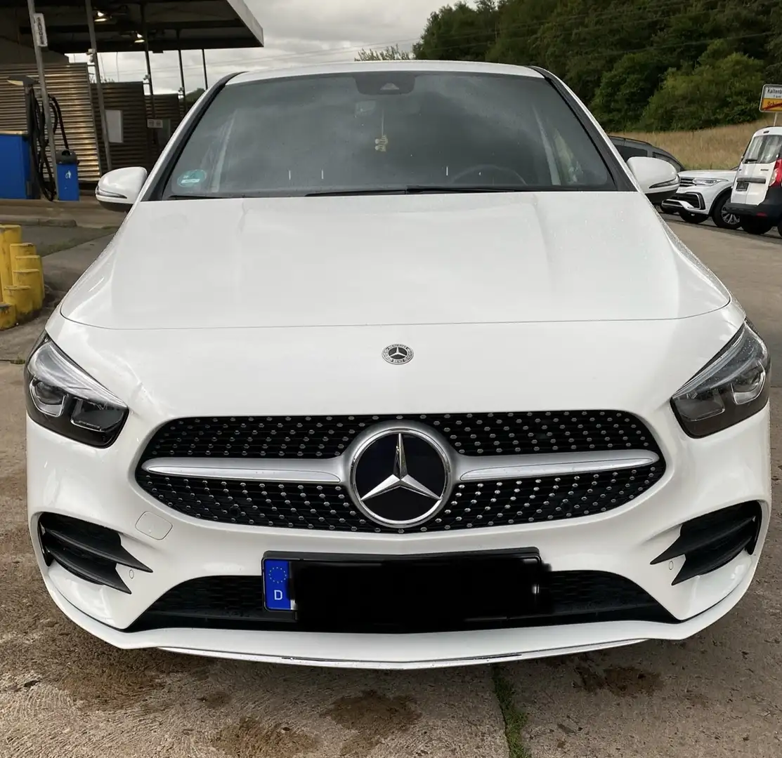 Mercedes-Benz B 200 AMG Line Bílá - 1