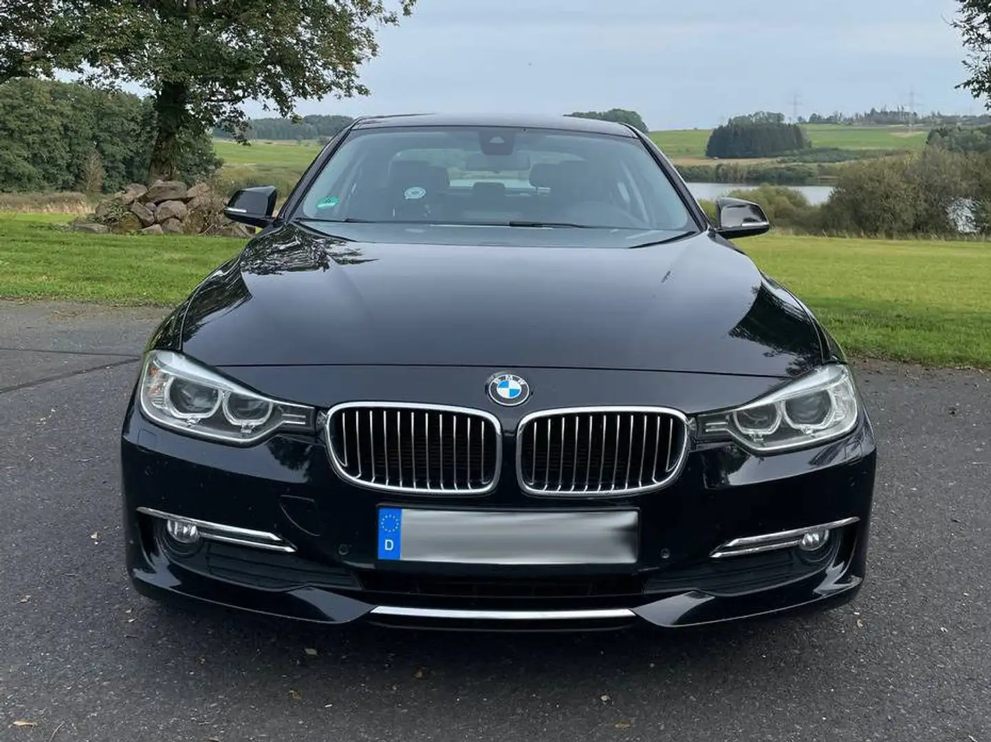 BMW 320 320d Aut. Luxury Line Schwarz - 2