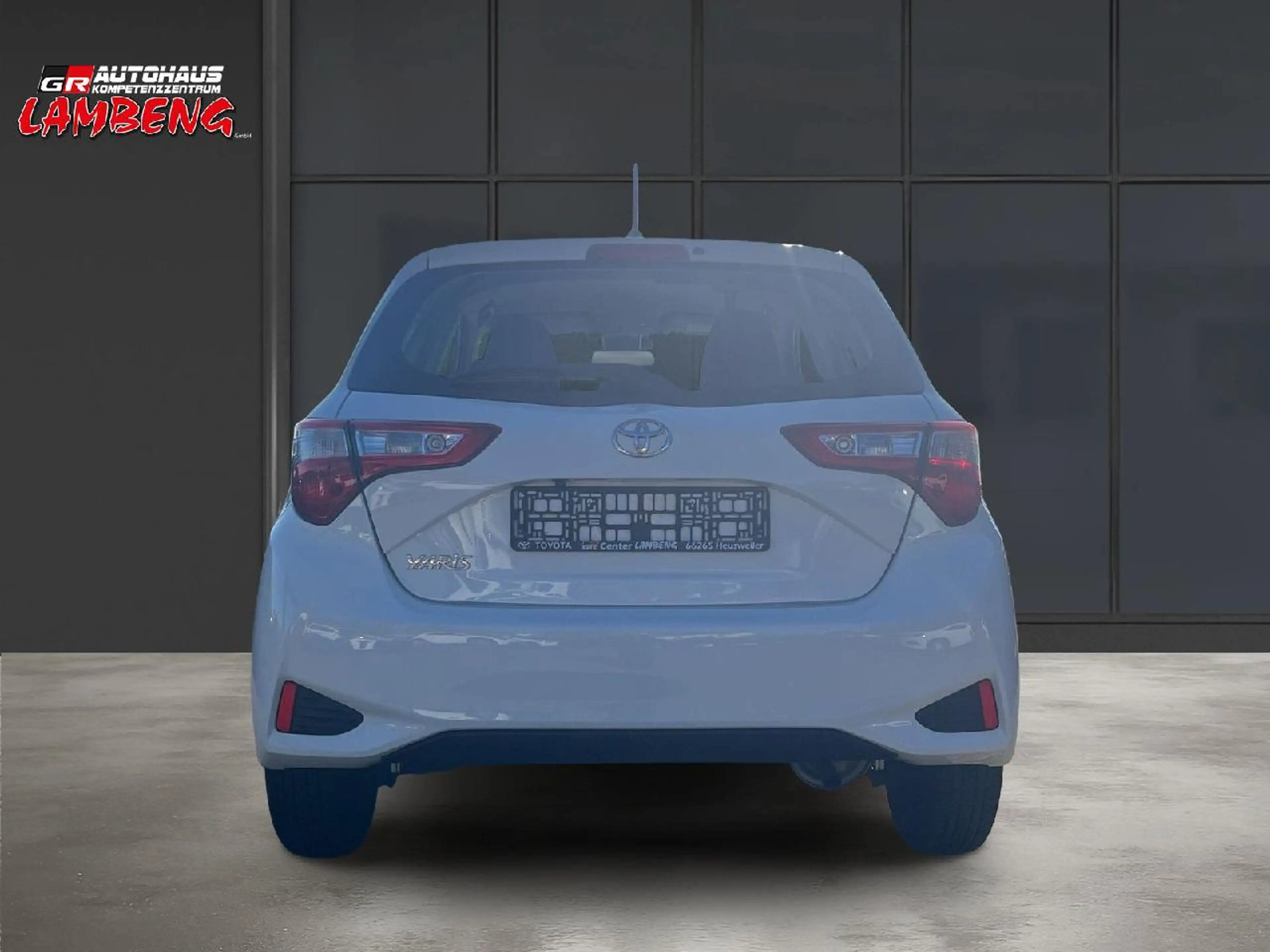 Toyota Yaris Comfort — photo 4