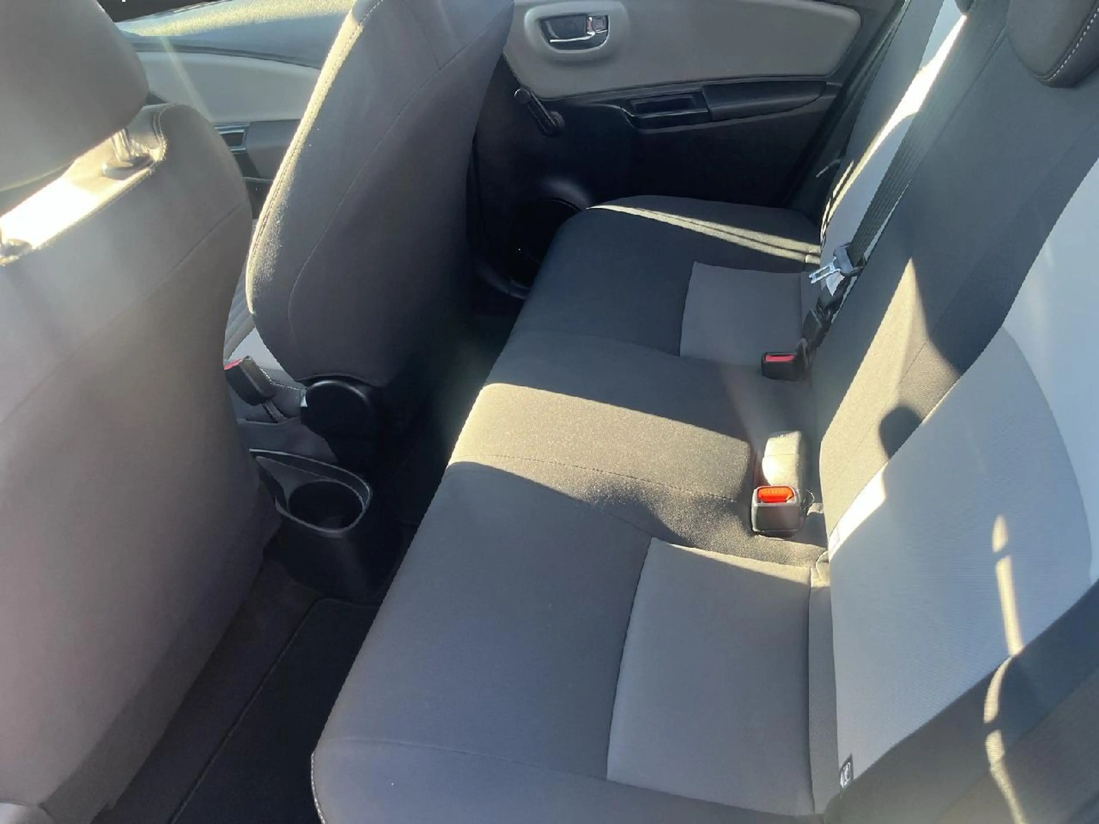 Toyota Yaris Comfort — photo 11