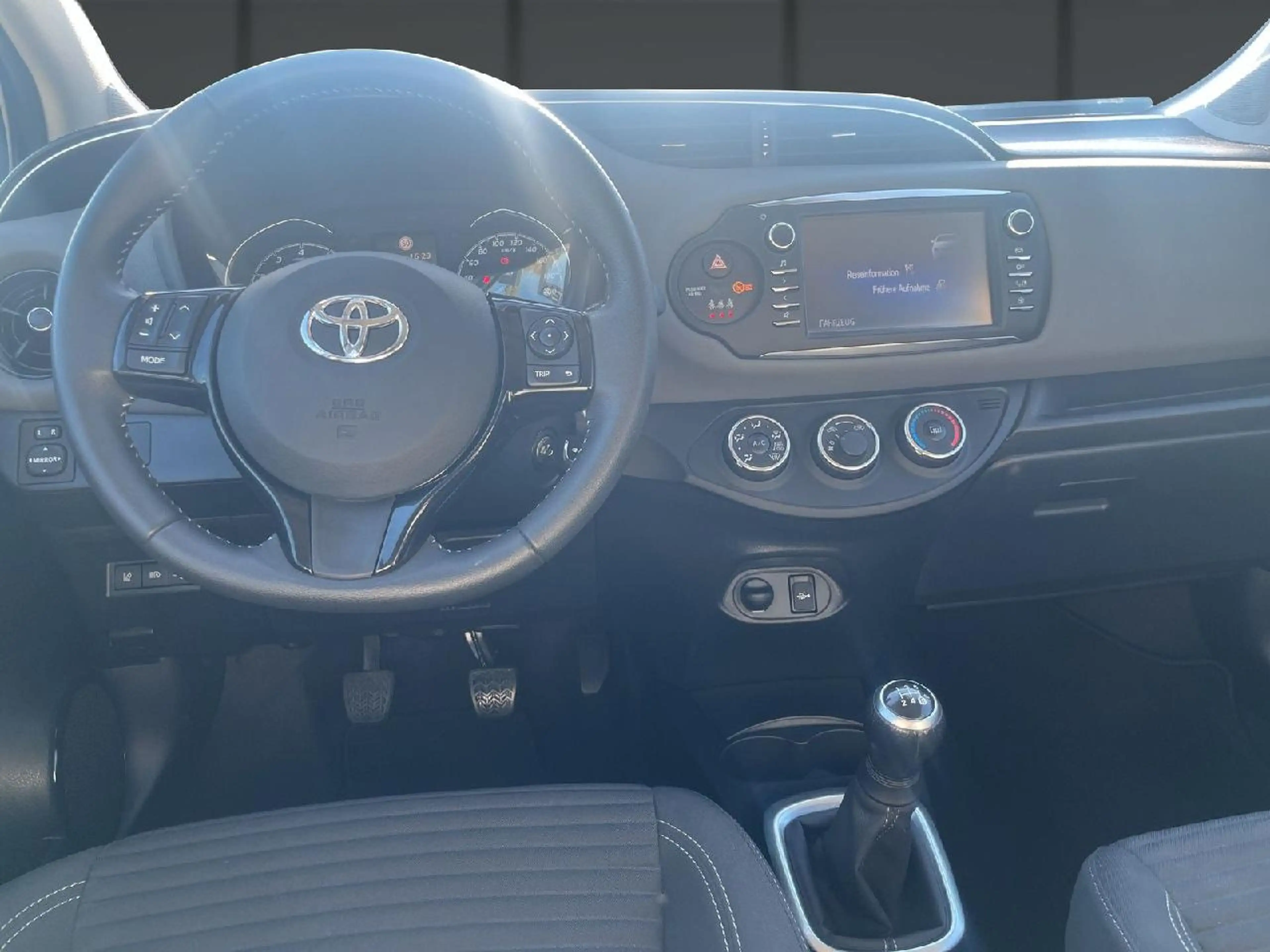 Toyota Yaris Comfort — photo 8
