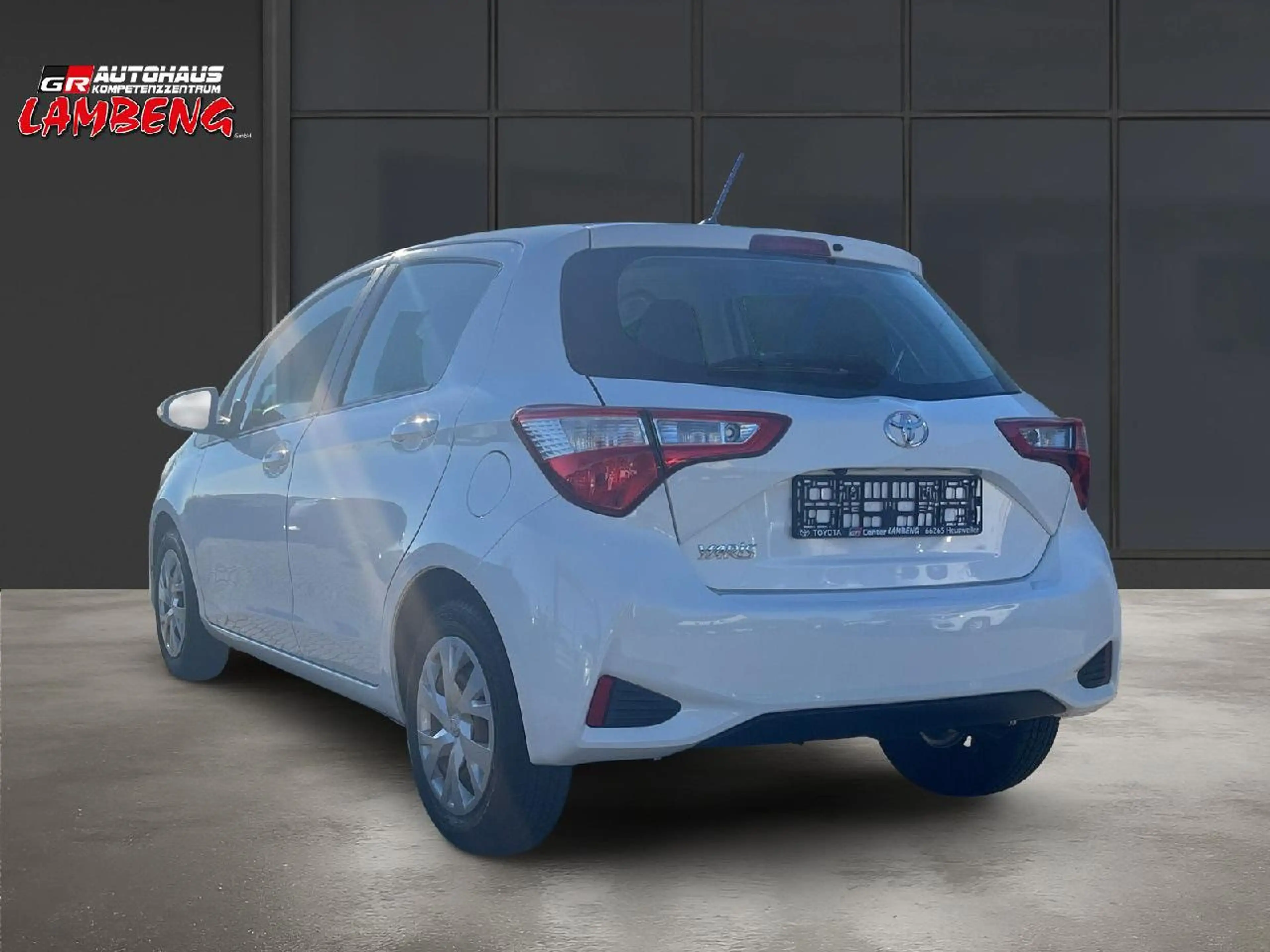 Toyota Yaris Comfort — photo 2
