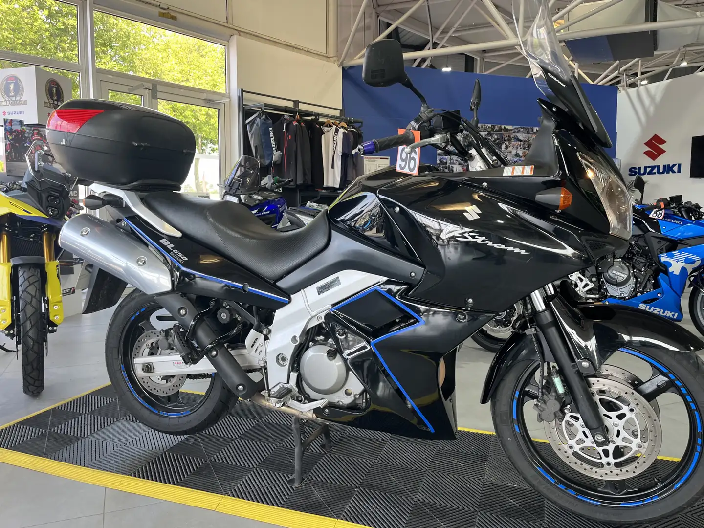 Suzuki V-Strom 650 Noir - 2