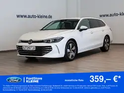 Volkswagen Passat Variant Elektrische achterklep, Stuurwielverwarming, Sportstoelen, Dodehoekdetectie, Adaptieve Cruise Control, Garantie, Sfeerverlichting, Stoelverwarming