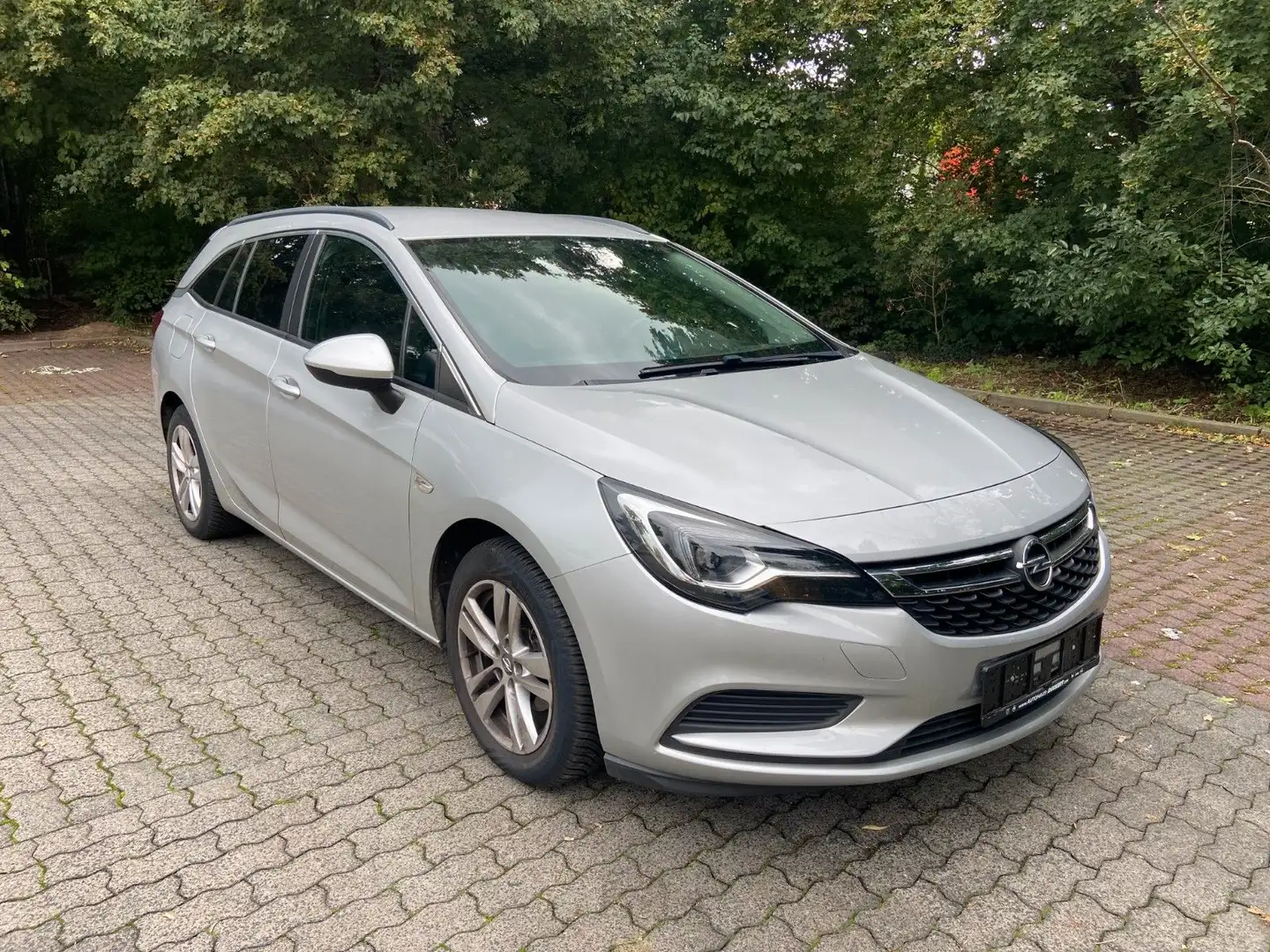 Opel Astra K Sports Tourer Business 2.HAND TÜV Silber - 1