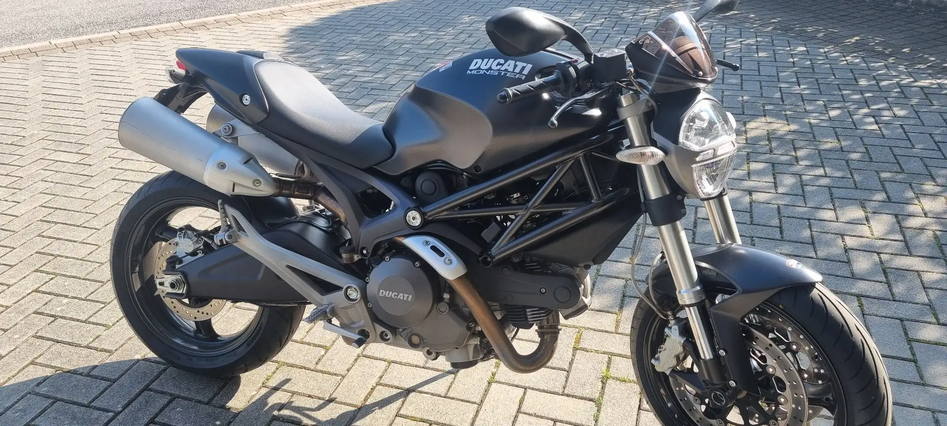 Ducati Monster 696 Dark Zwart - 2
