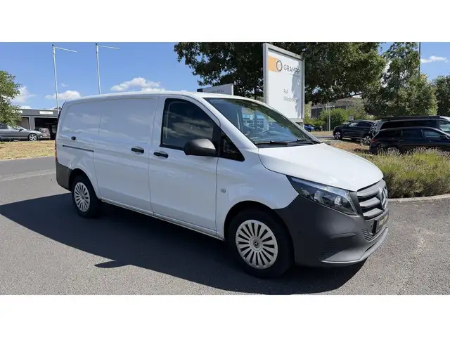 Mercedes-Benz Vito view 3