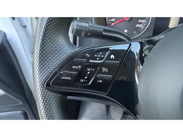 Mercedes-Benz Vito view 14