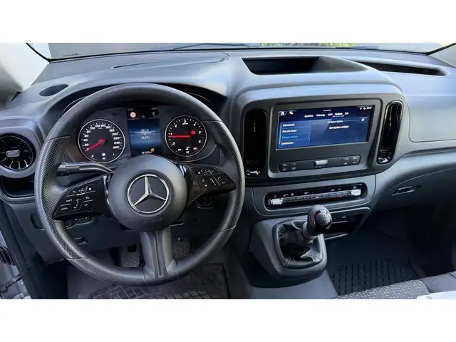Mercedes-Benz Vito view 13