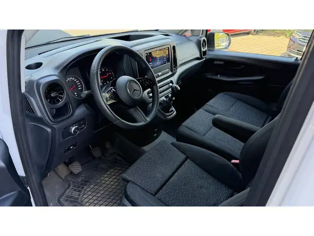 Mercedes-Benz Vito view 9