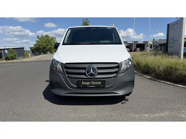 Mercedes-Benz Vito view 2