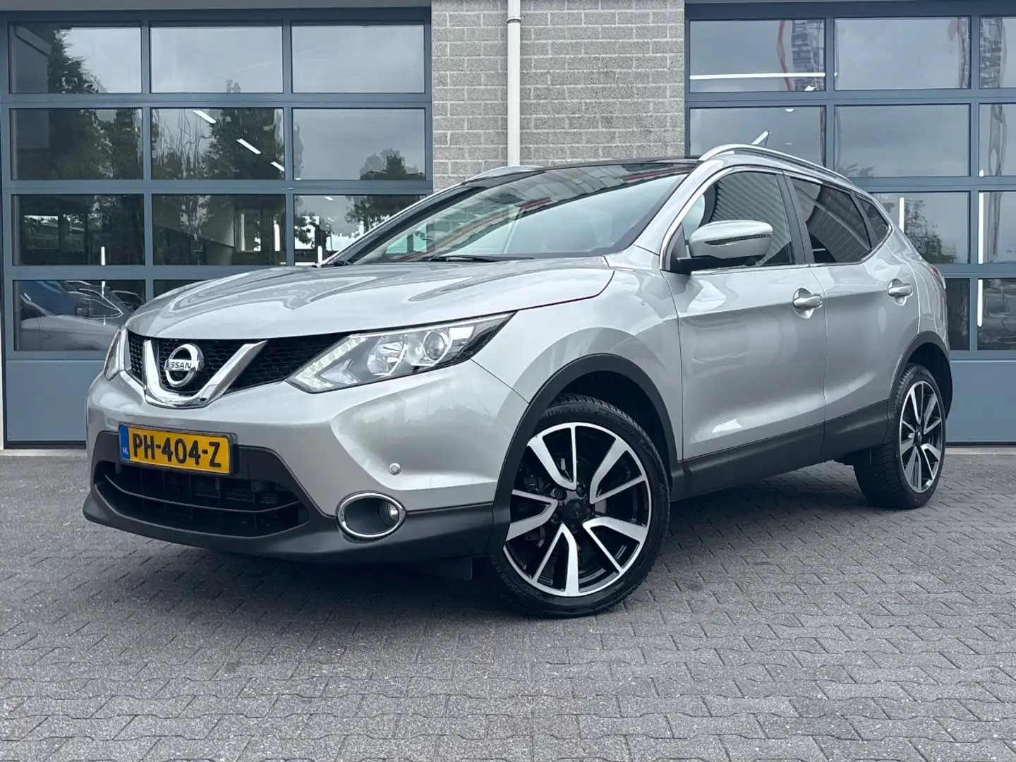 Nissan Qashqai 1.2 N-Vision | PANORAMADAK | STOELVERWARMING | Gris - 1