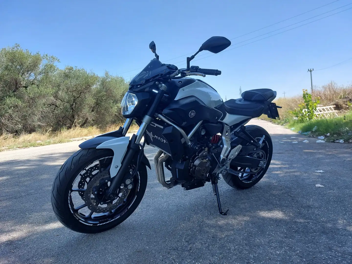 Yamaha MT-07 Alb - 2