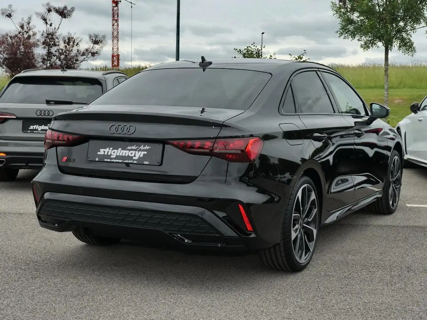 Audi A3 Limousine S line 35 TFSI S tronic Alu-19` Schwarz - 2