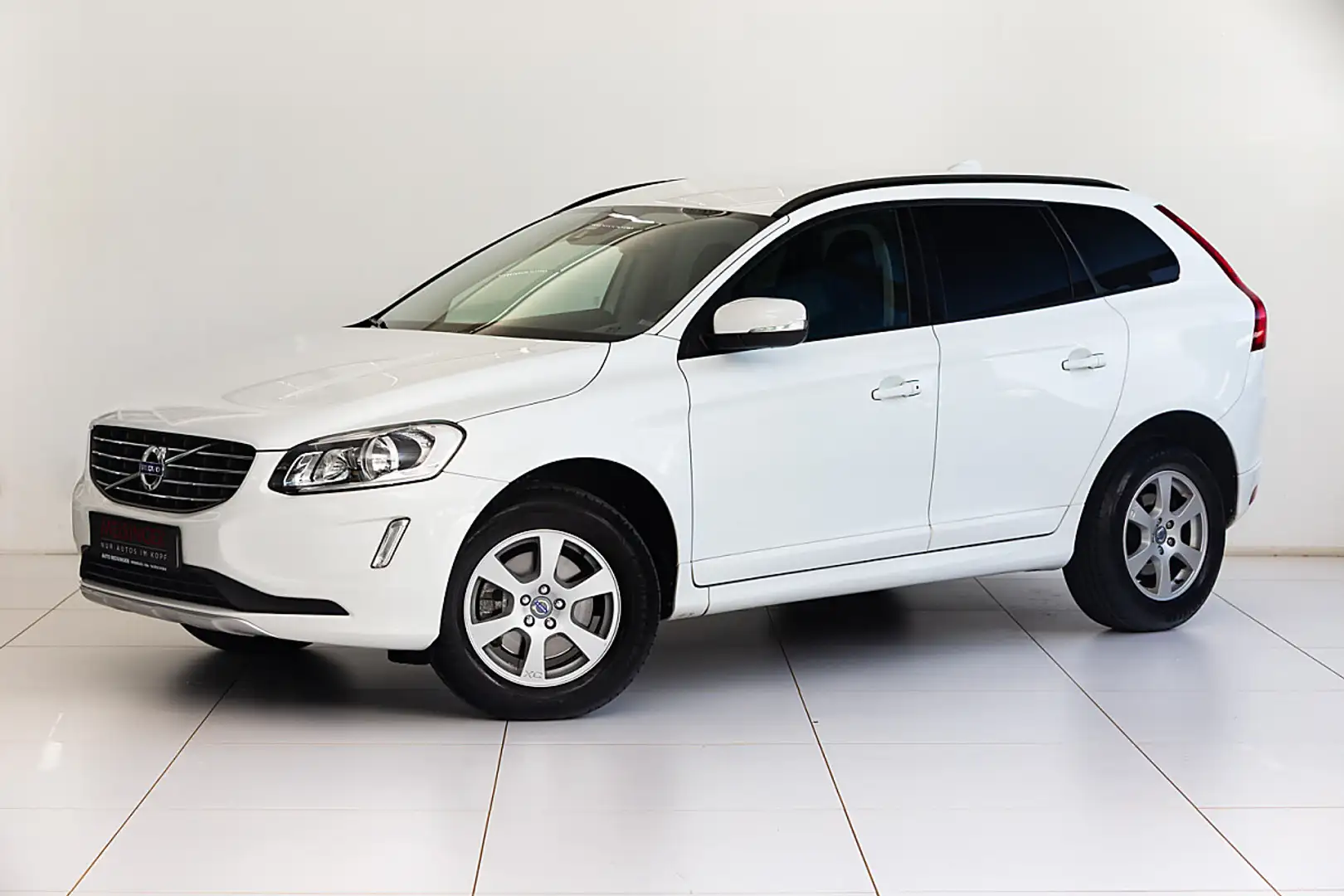 Volvo XC60 D4 AWD Business Geartronic Weiß - 1