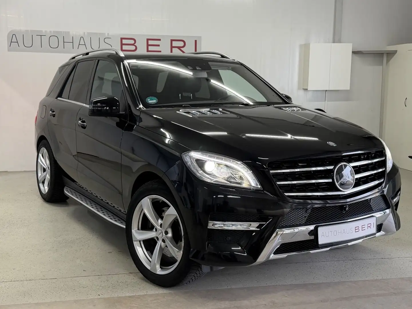Mercedes-Benz ML 350 CDI BlueTec*AMG*360°*AHK*SHZ*On & Offroad Schwarz - 1