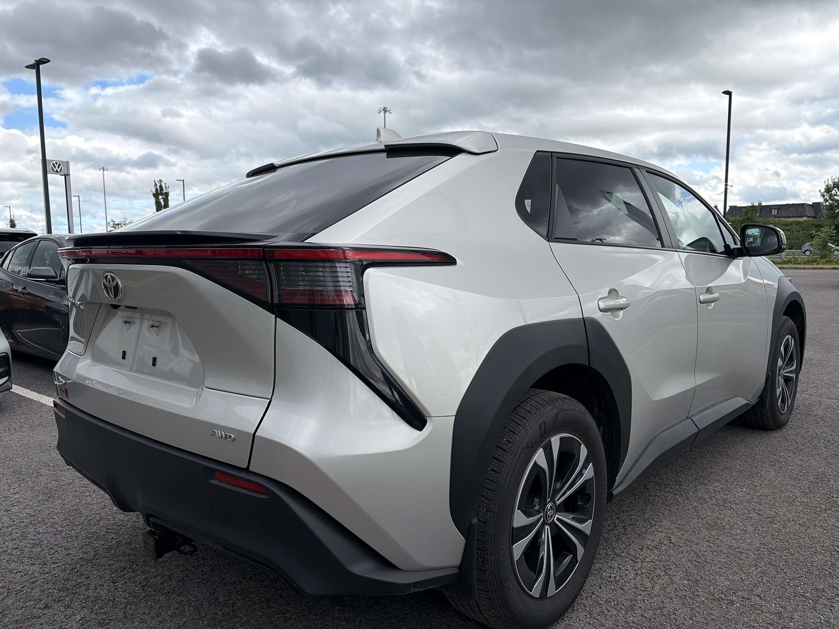 2025 Toyota bZ4X XLE — photo 1