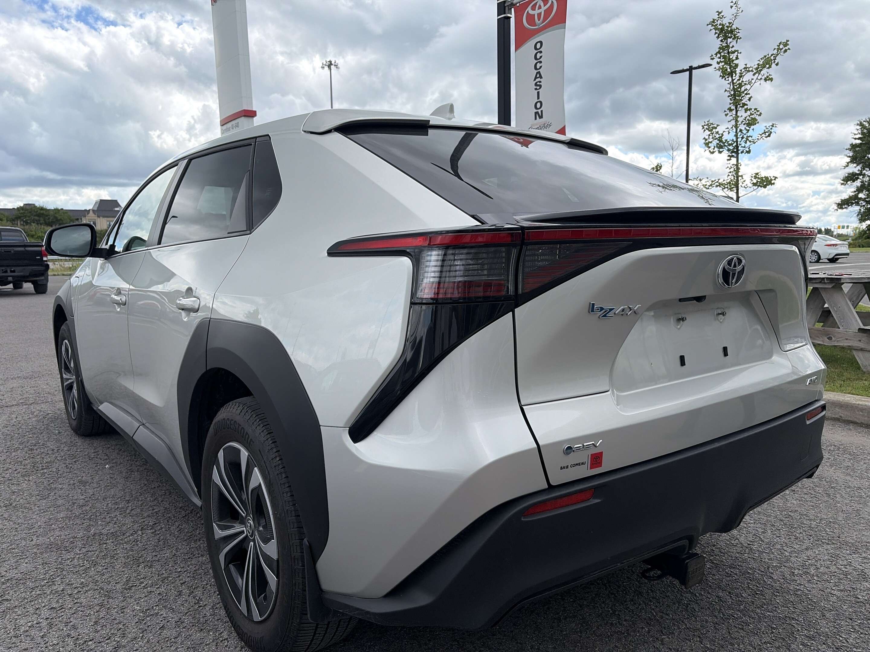 2025 Toyota bZ4X XLE — photo 1