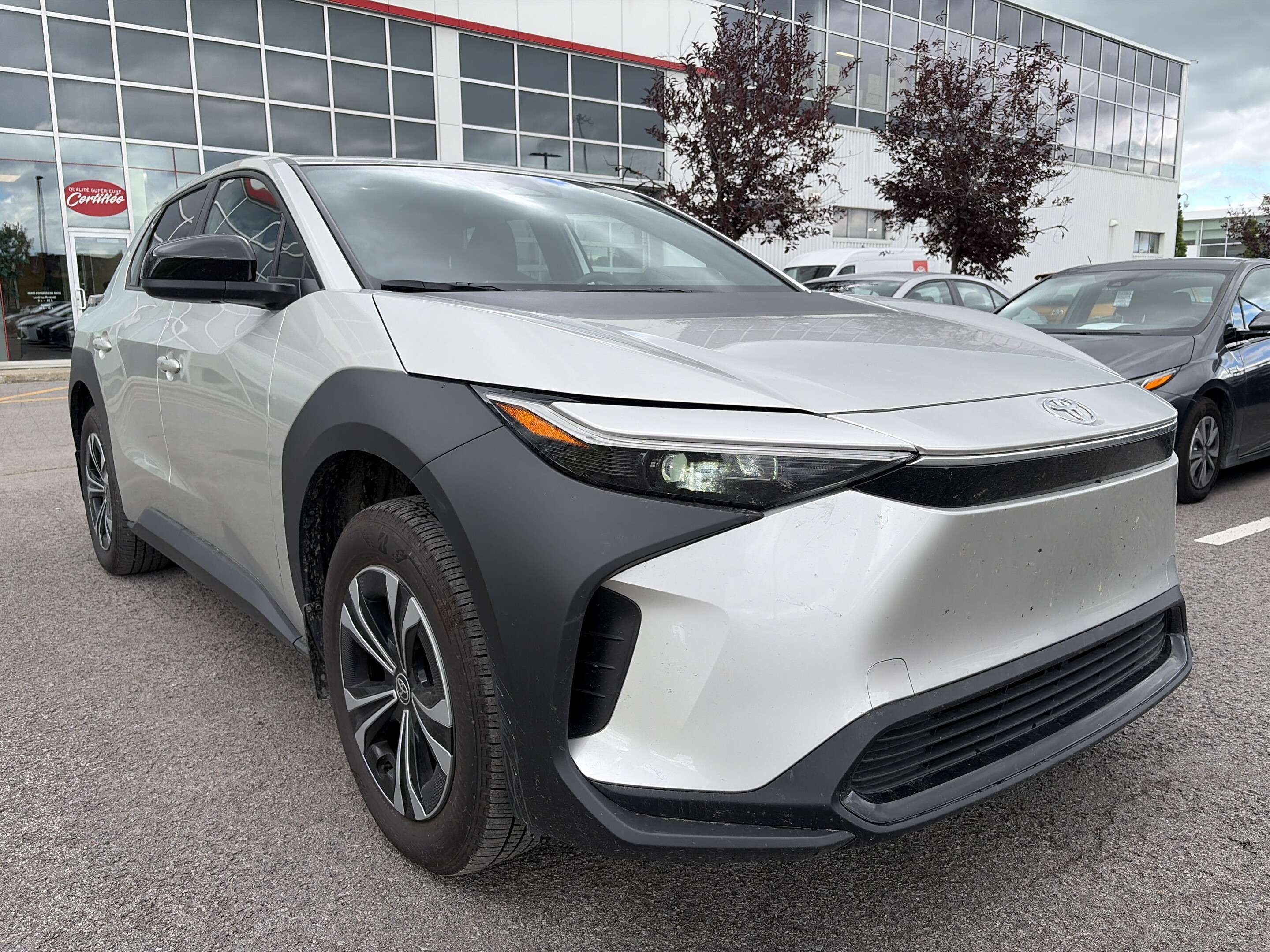 2025 Toyota bZ4X XLE — photo 1