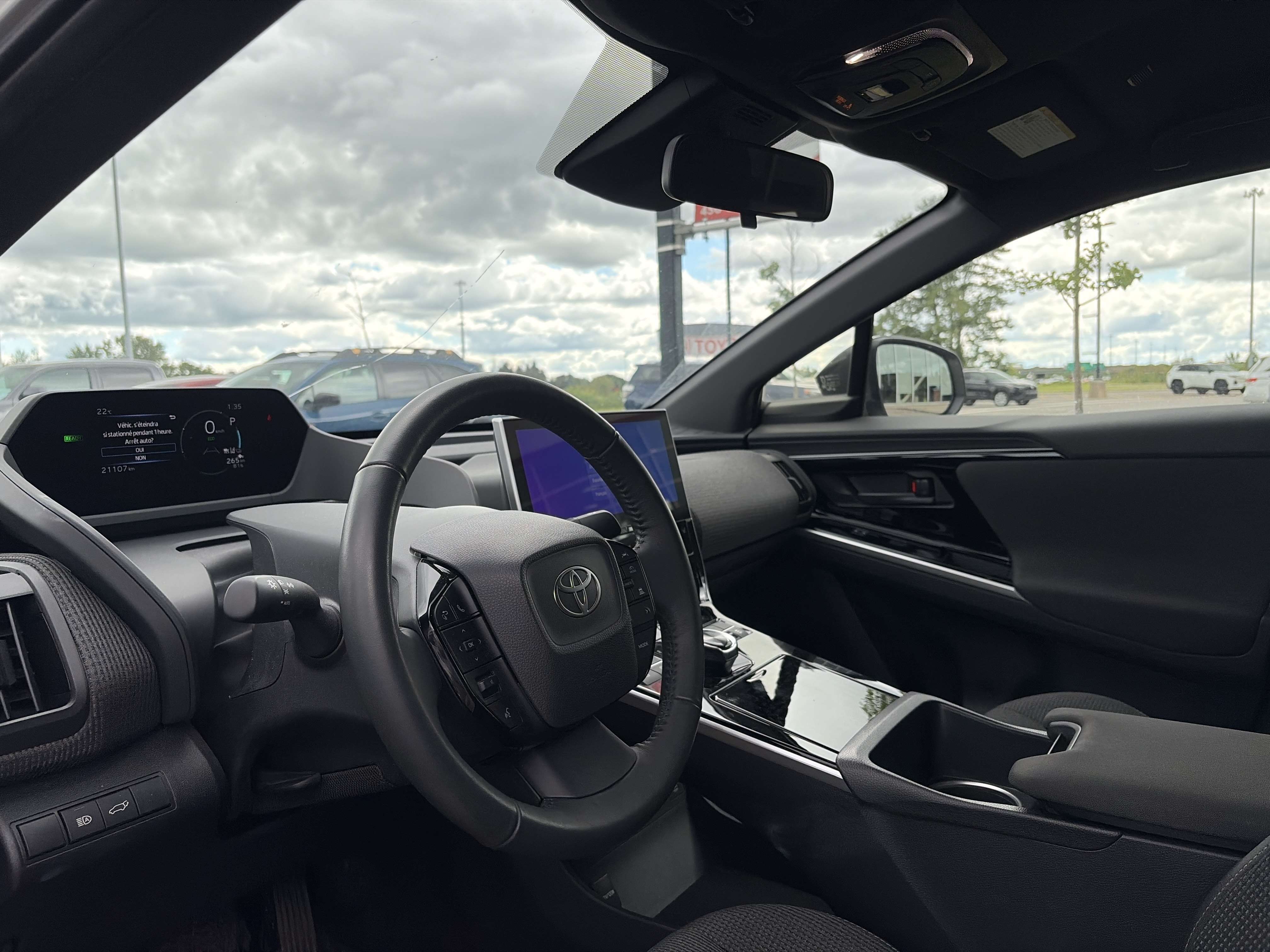 2025 Toyota bZ4X XLE — photo 1