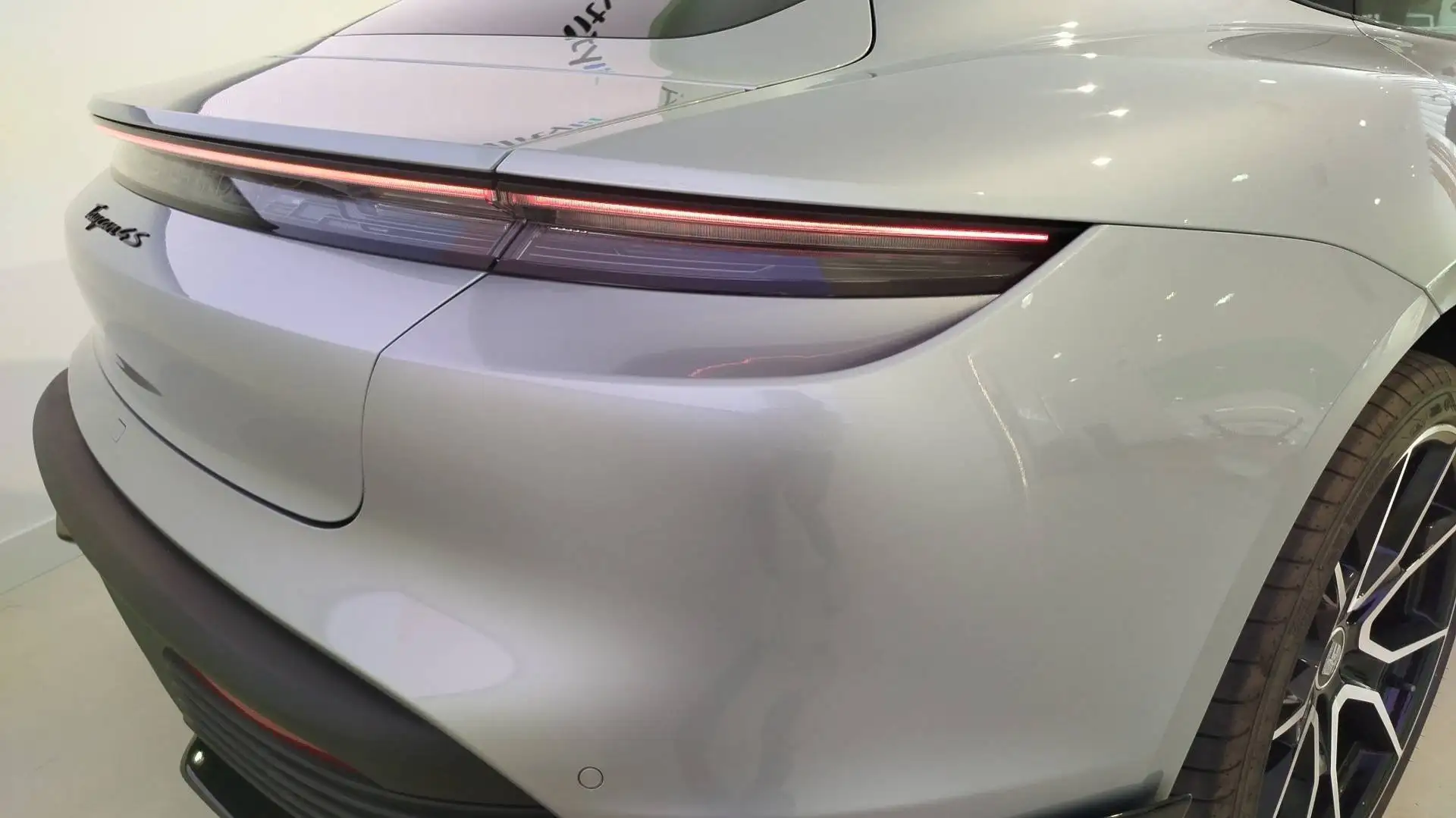 Porsche Taycan 4S Argent - 2