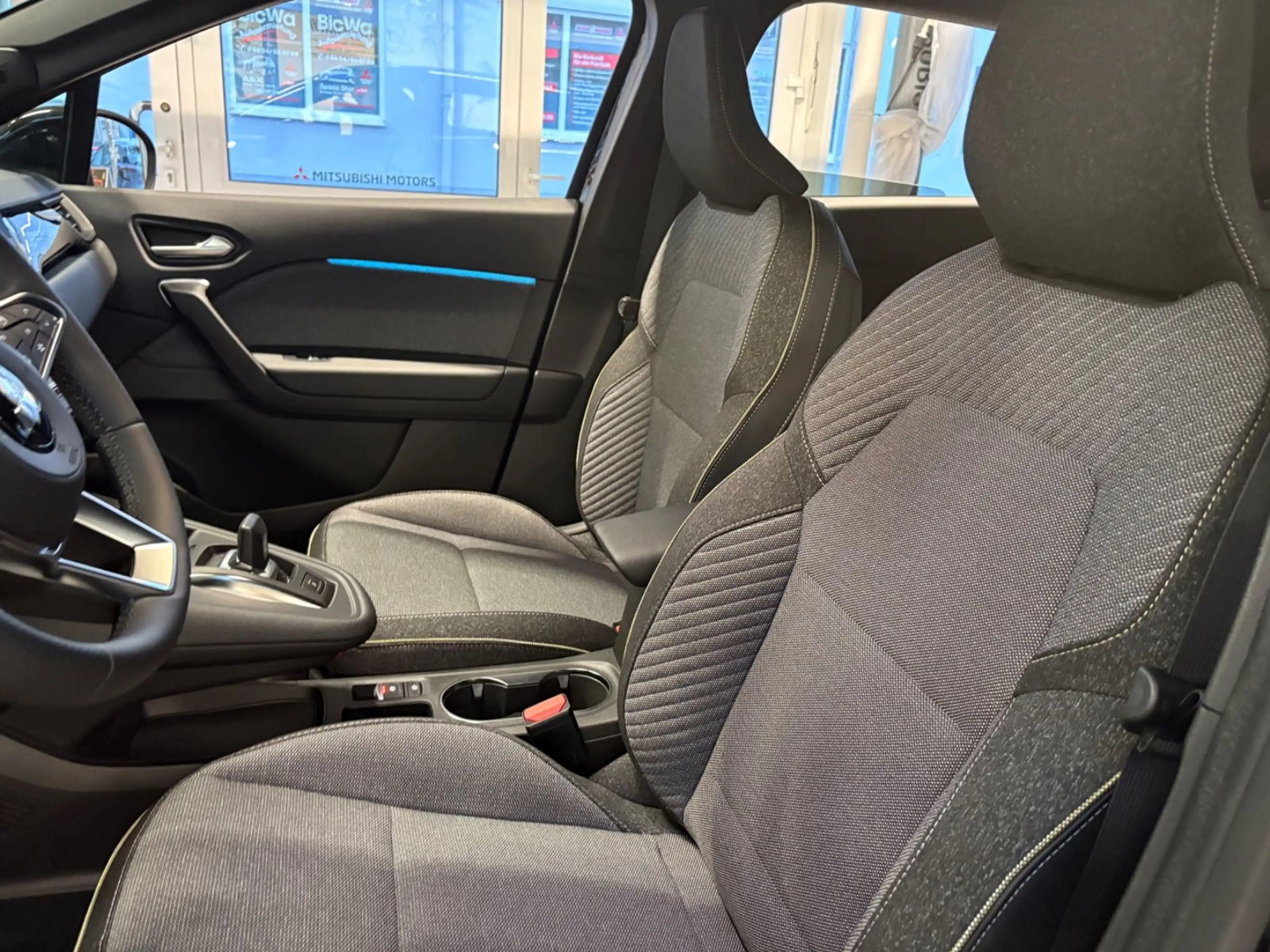 Mitsubishi Grandis 1.8 Hybrid Benziner Intro Edition — photo 10
