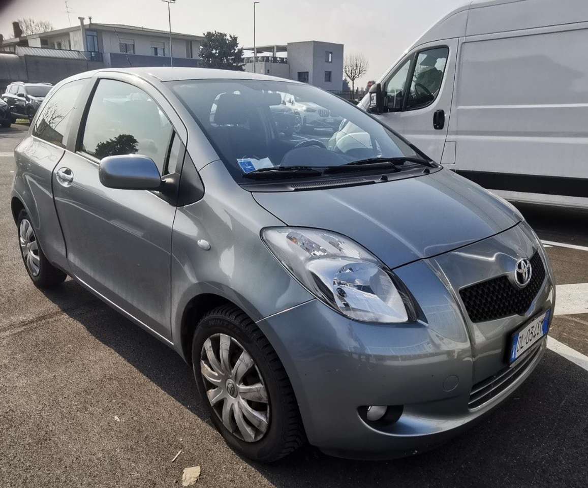 Toyota Yaris 3p 1.3 Sol c/CL auto