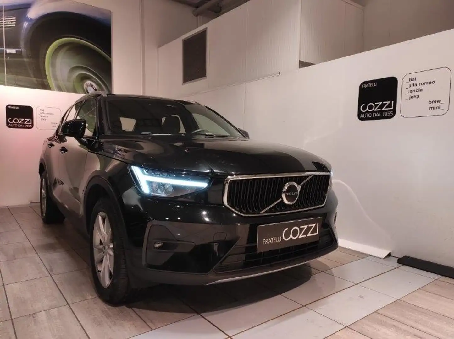 Volvo XC40 (2017-->) - XC40 B3 automatico Core Schwarz - 1