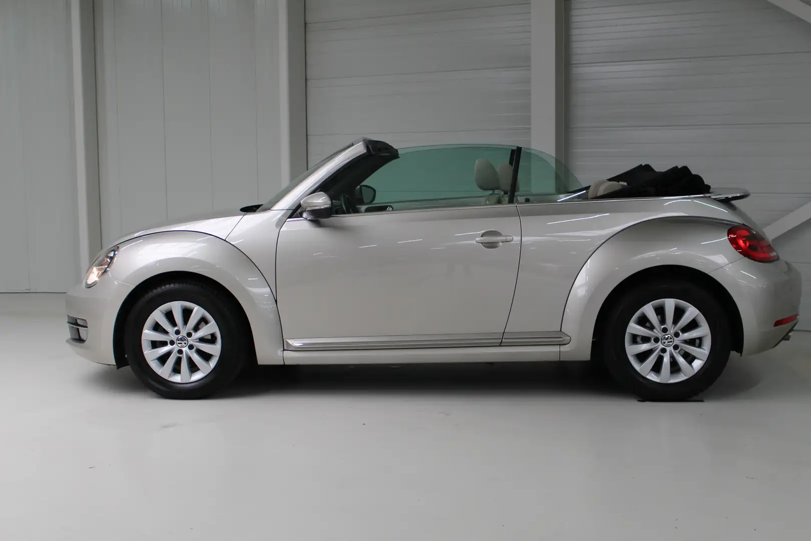 Volkswagen Beetle Cabriolet 1.2 TSI DSG BlueMotion Navigatie | Stoel Zilver - 2