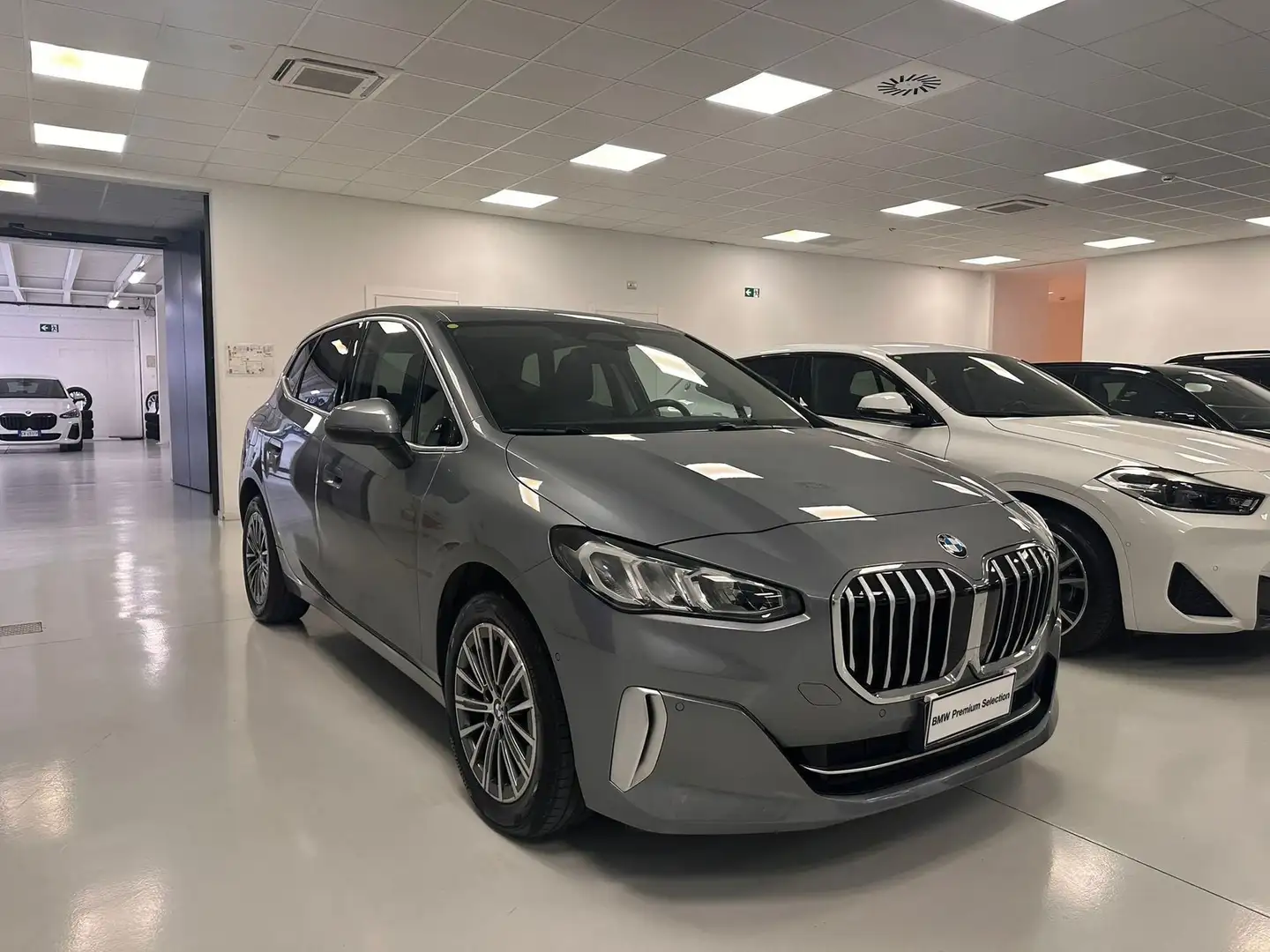 BMW 218 218d Active Tourer Luxury auto Grigio - 1
