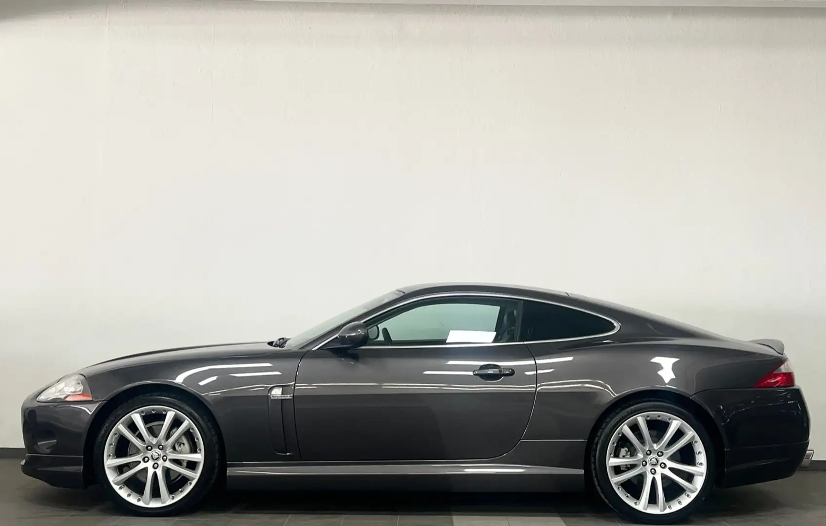 Jaguar XK8 XK60 Coupe Anniversary Edition Серый - 2