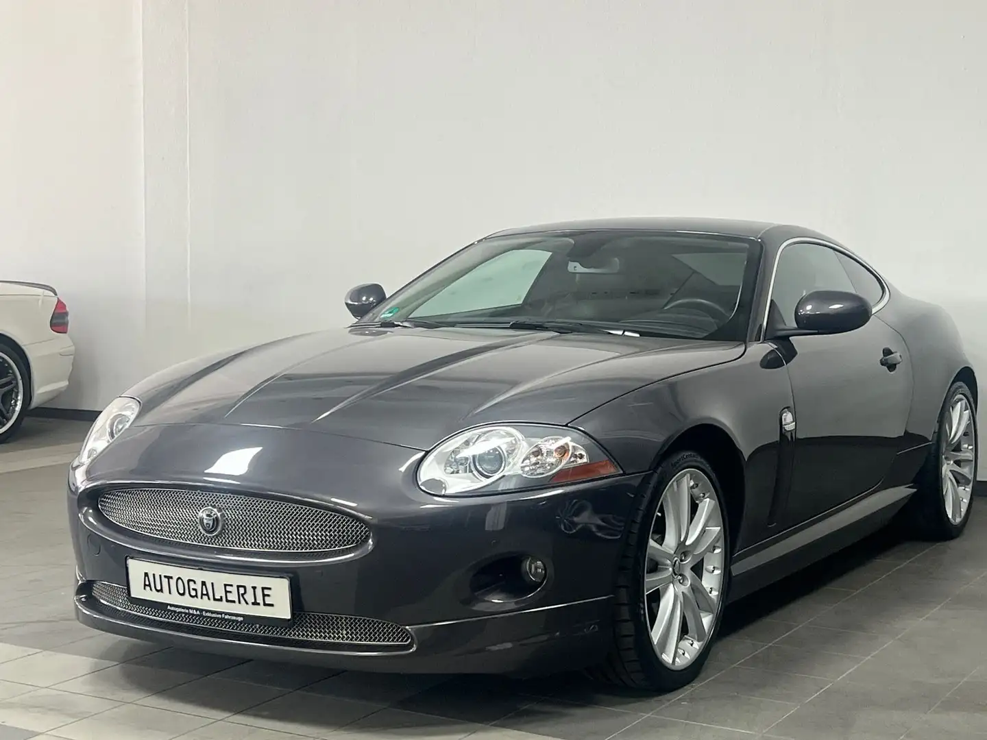 Jaguar XK8 XK60 Coupe Anniversary Edition Серый - 1