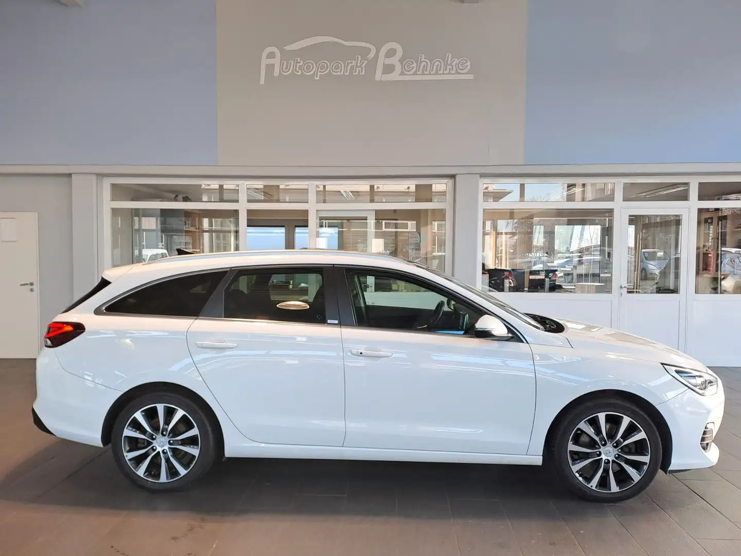 Hyundai i30 cw Premium Aut.*Panorama*AHK*ACC*LED*NAV*KAM Bianco - 1