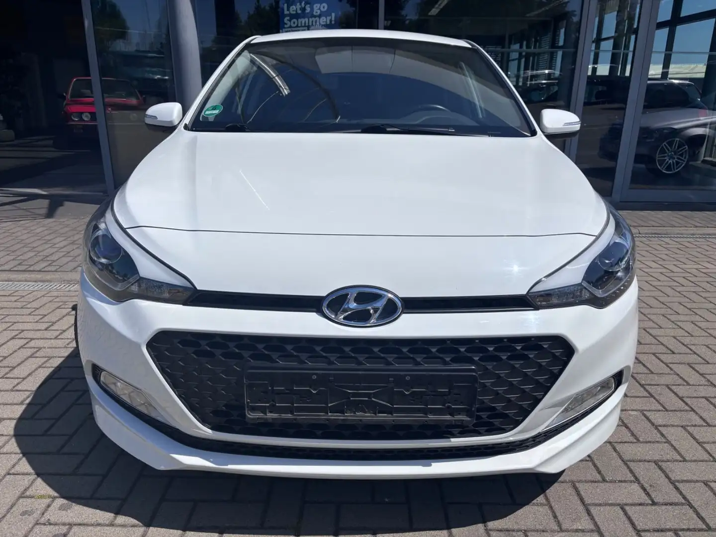 Hyundai i20 1.Hand, Automatik, abnehm. AHK, Sitzhzg Wit - 2