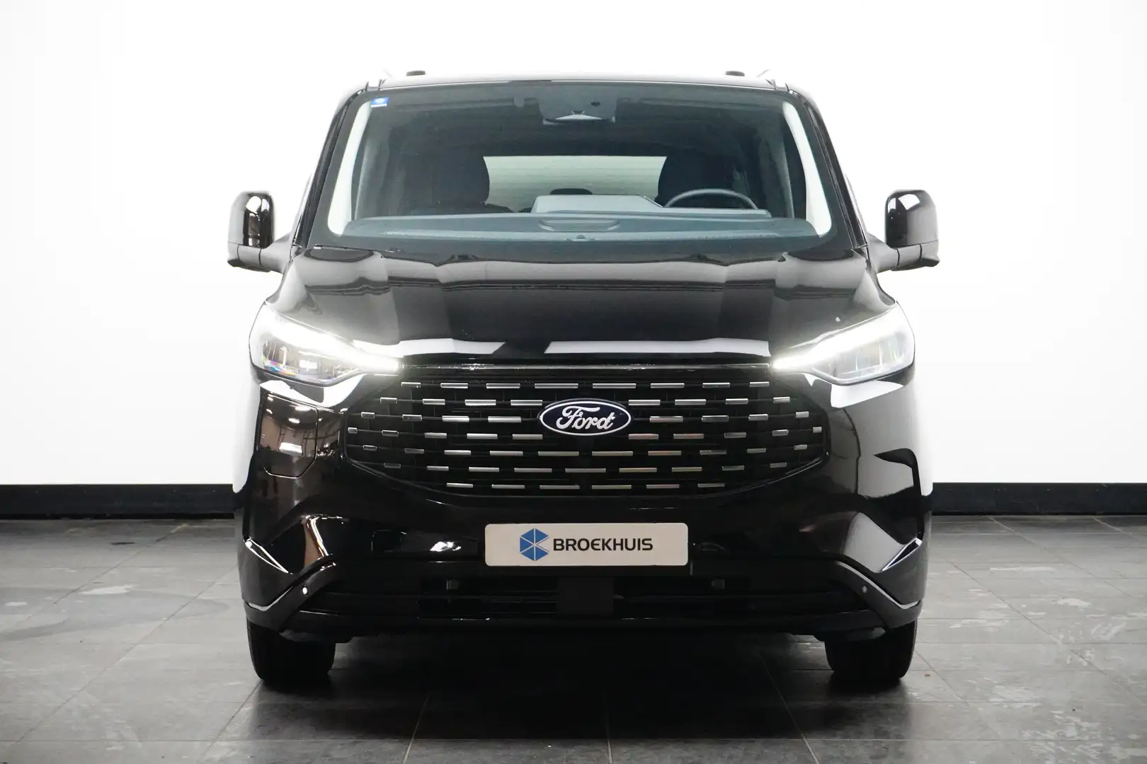 Ford Tourneo Custom Plug-in Hybrid 233PK 340 L1 Titanium 8 Persoons | Zwart - 2