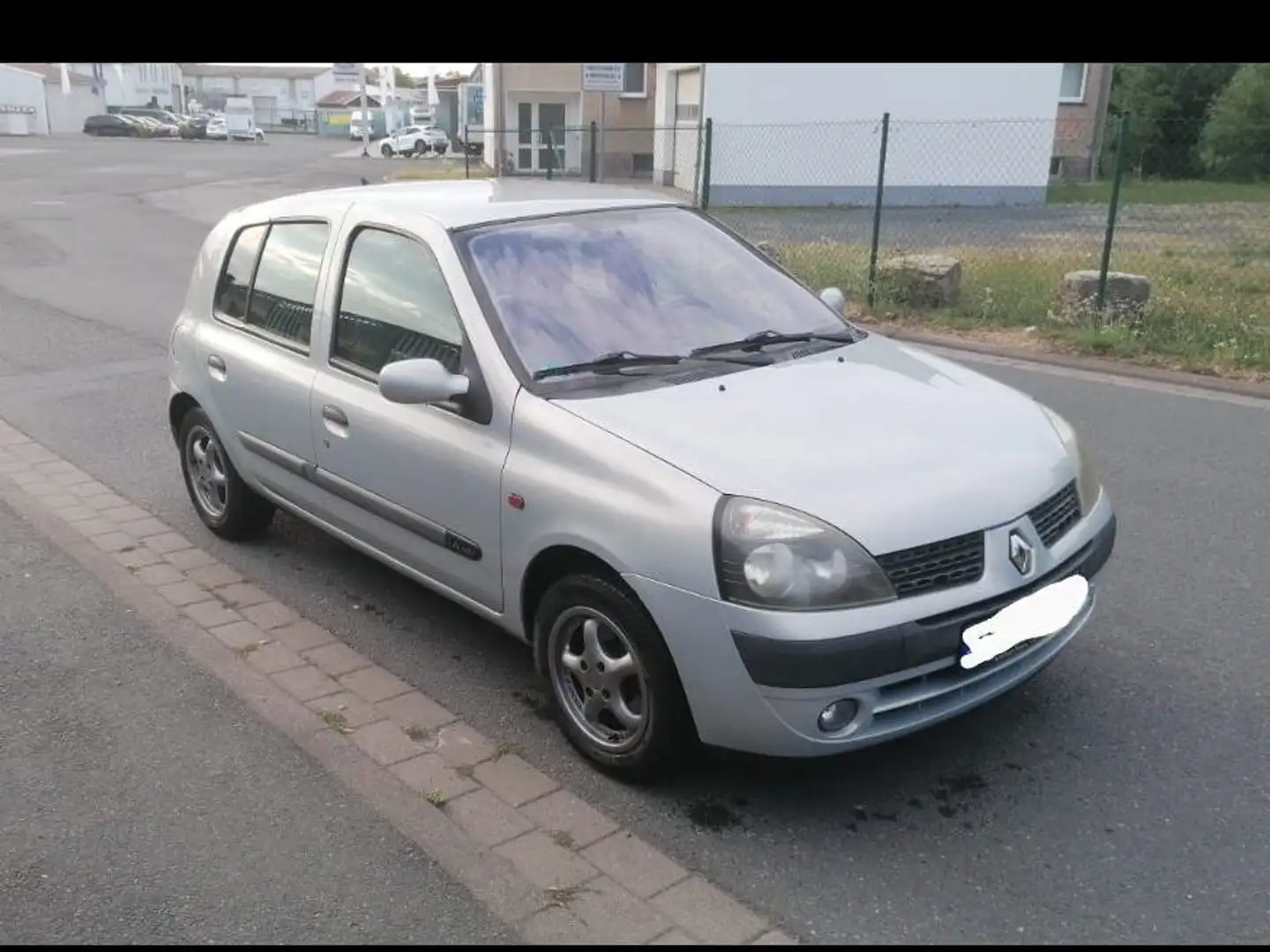 Renault Clio 1.4 Silber - 1