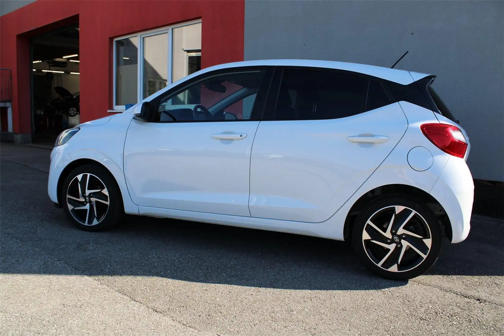 Hyundai i10 1,0 Feel Good Weiß - 2