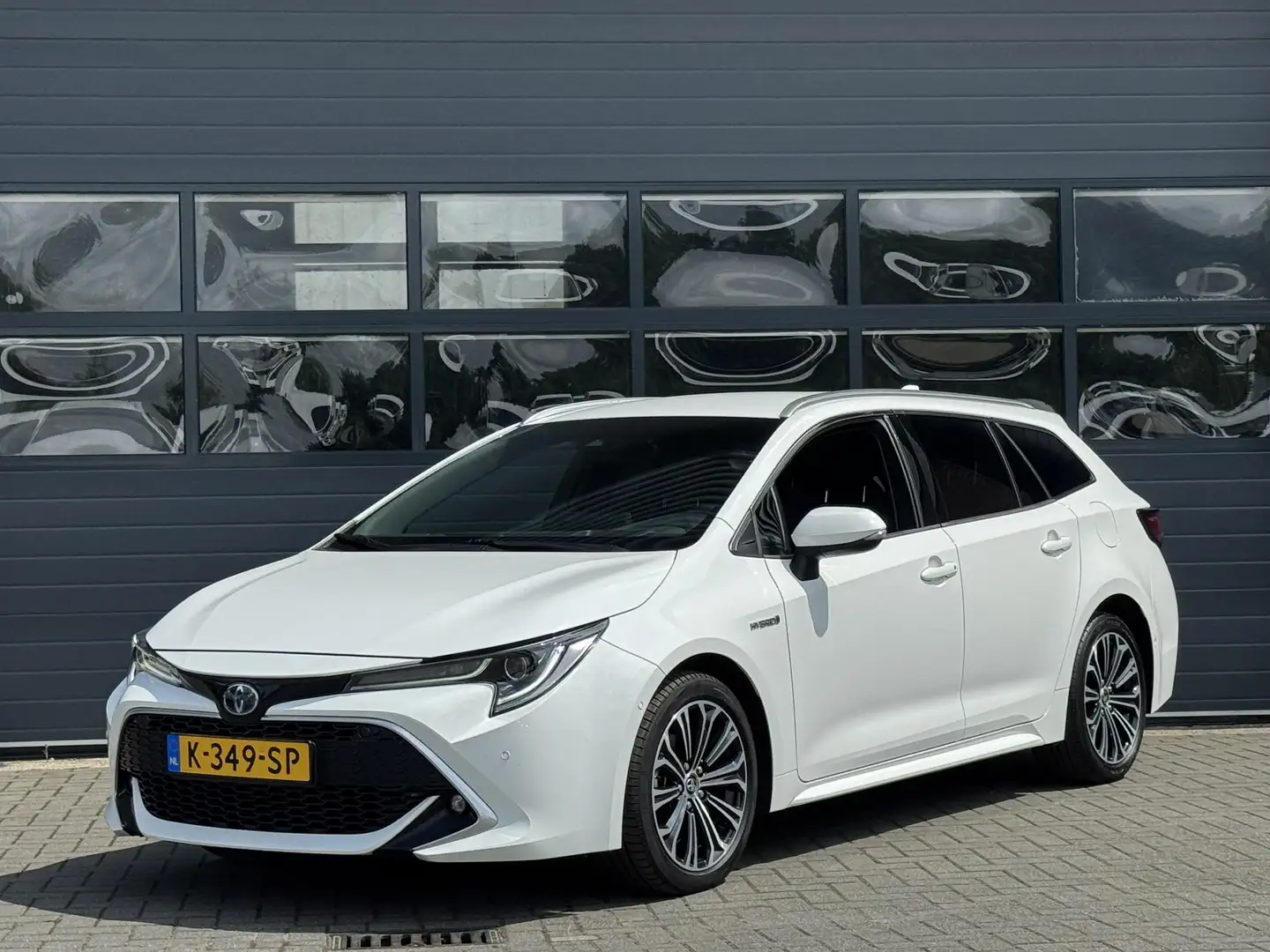 Toyota Corolla TOURING SPORTS 1.8 HYBRID EXECUTIVE I AUTOMAAT I A Bílá - 1