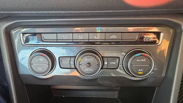 Volkswagen Tiguan view 13