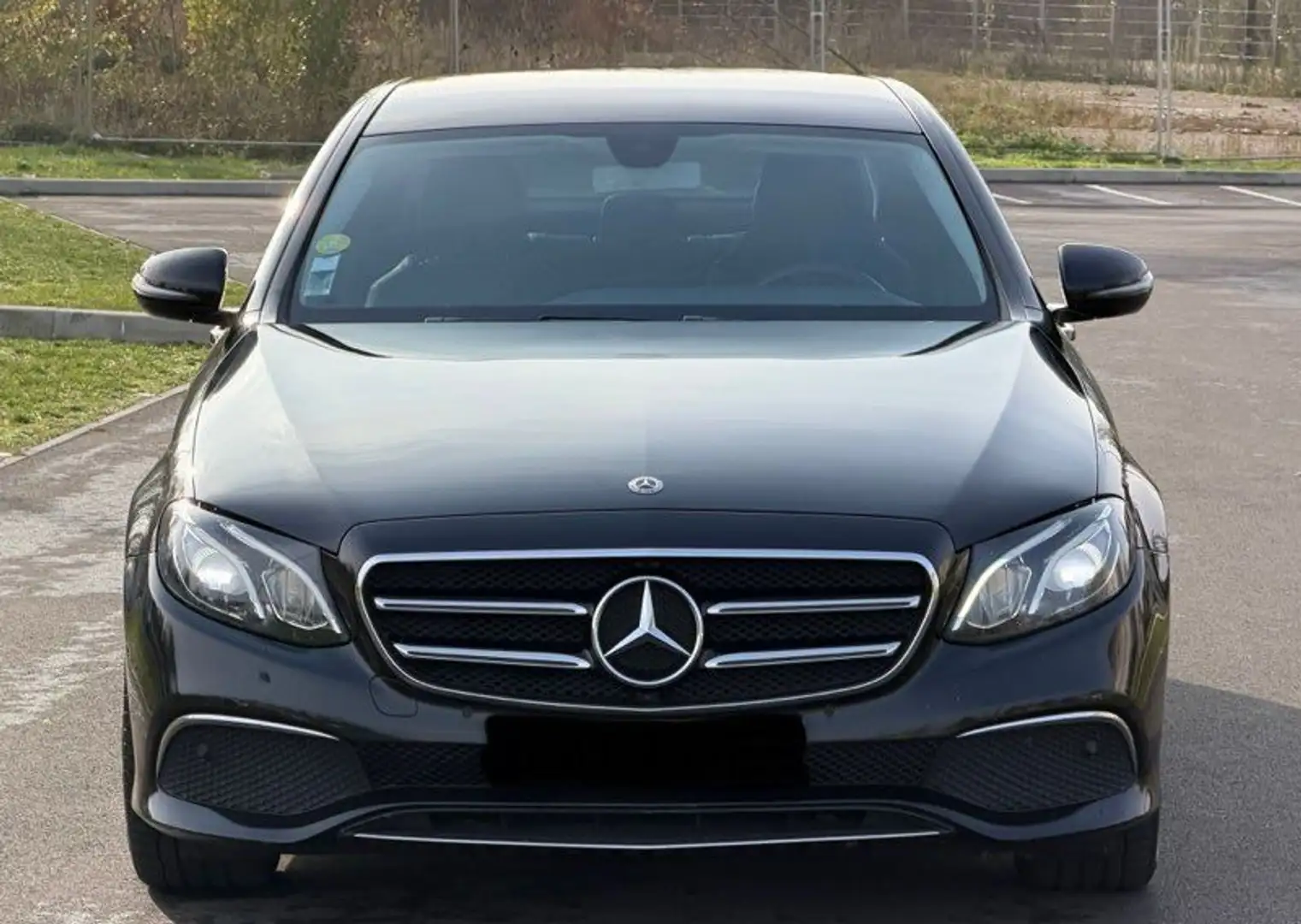 Mercedes-Benz E 350 Mercedes E350 exécutive année 12-2019 à 15490Euro Noir - 2