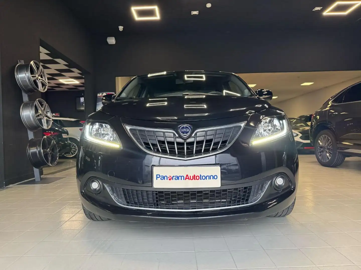Lancia Ypsilon 1.0 FireFly 5 porte S&S Hybrid Gold Nero - 2