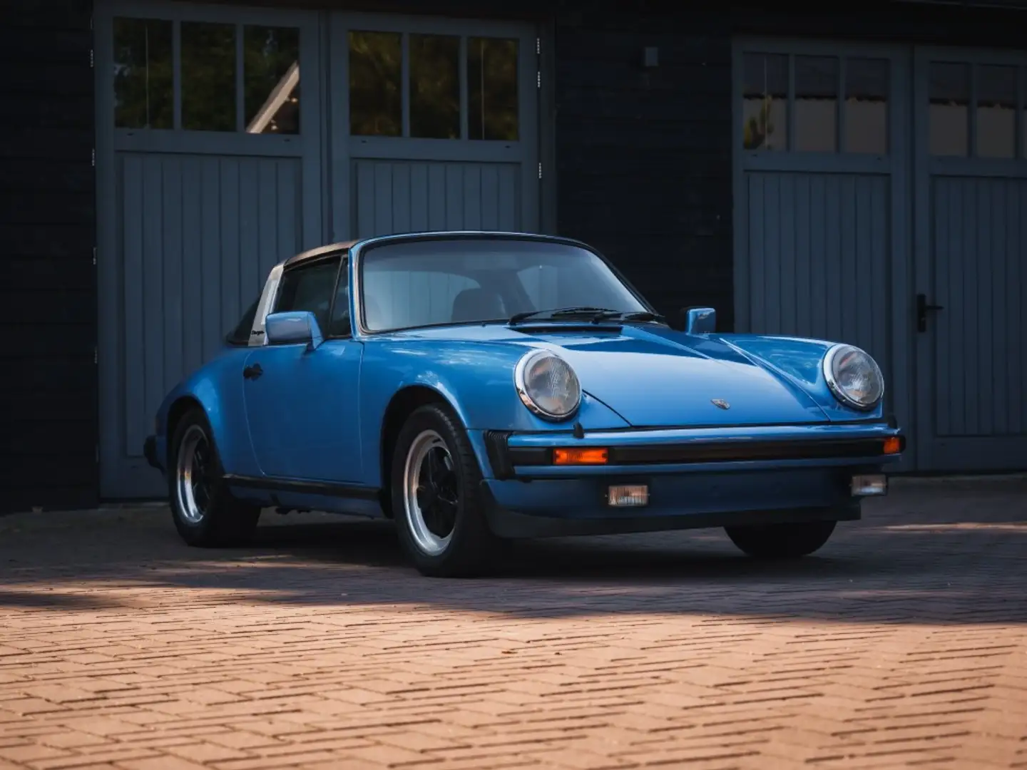 Porsche 911 SC Targa Blauw - 2