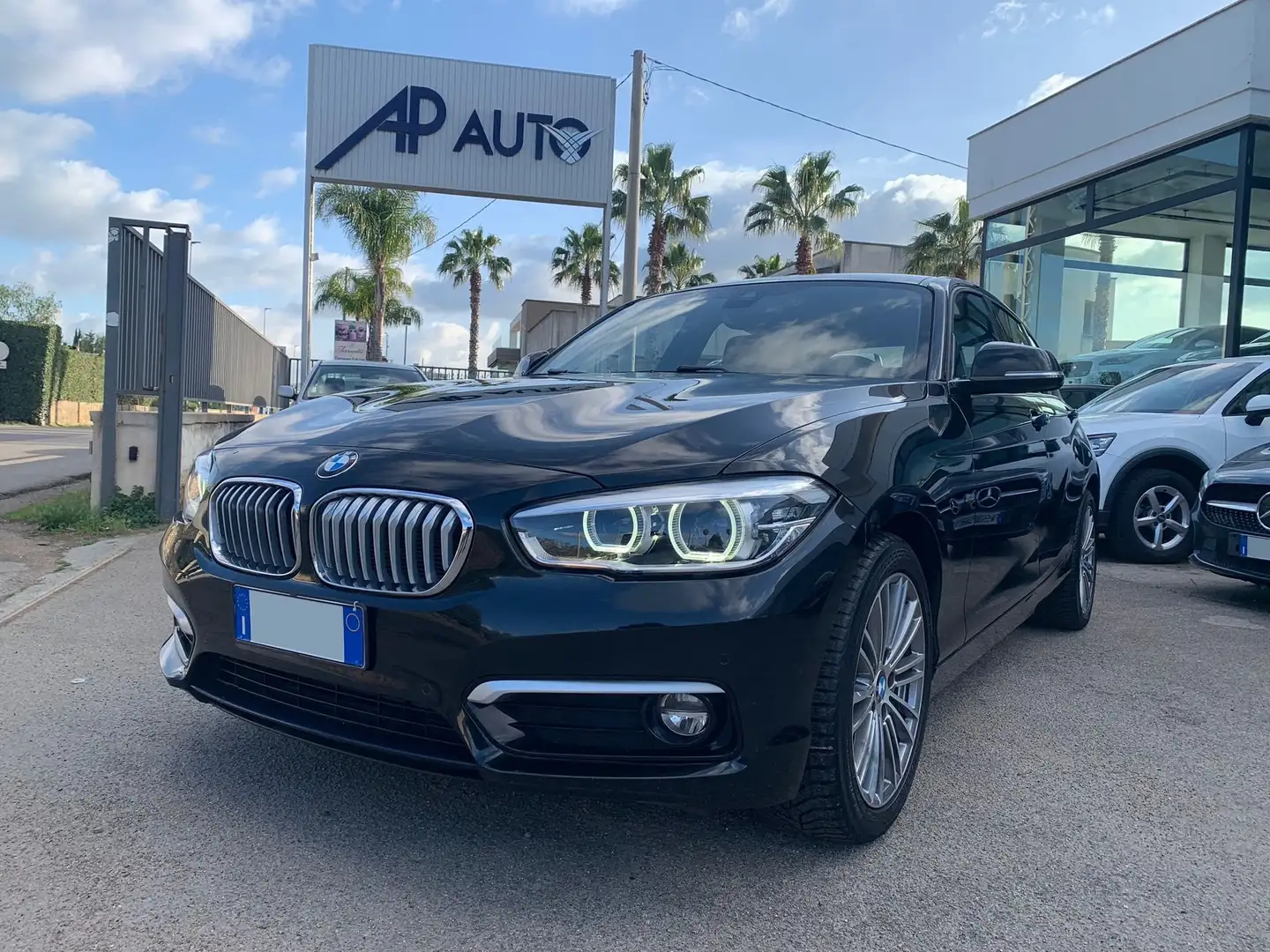 BMW 116 d 5p Urban Negro - 1