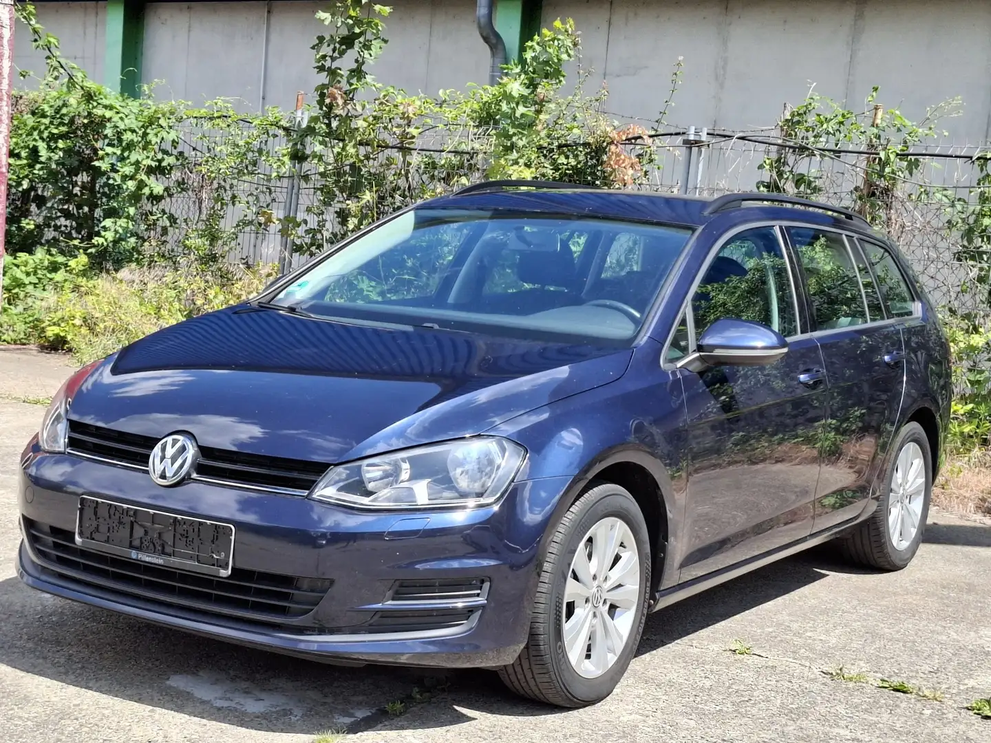 Volkswagen Golf Variant Trendline 1.6TDI,Bluetooth,AHK, (TÜV 01.2027) Blau - 1