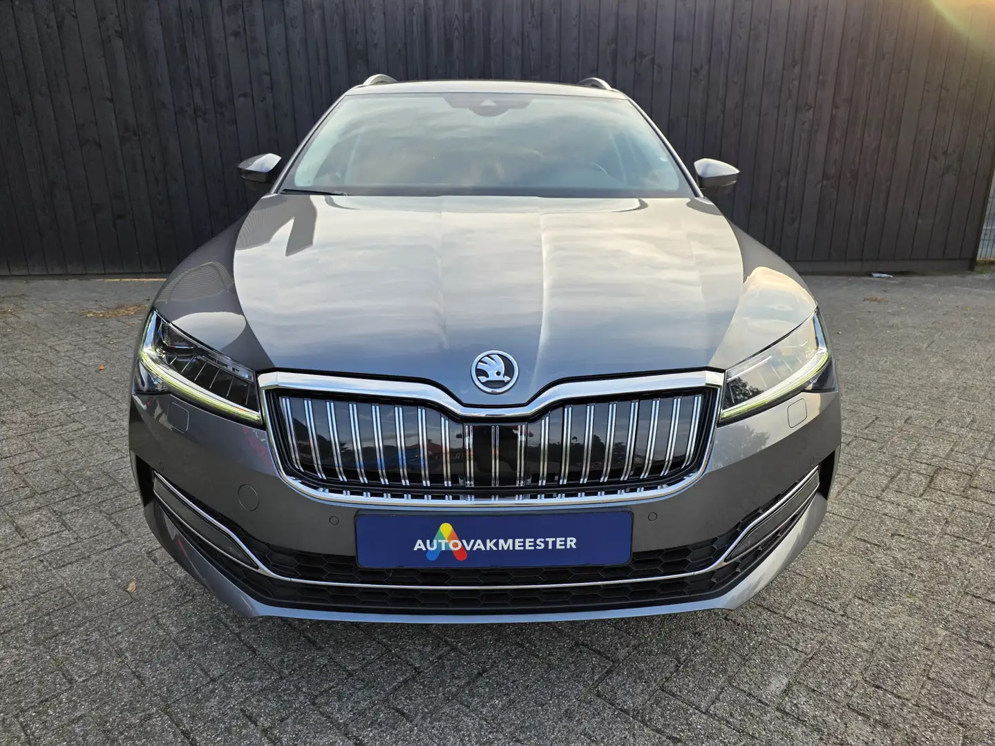 Skoda Superb Combi 1.4 TSI iV Business Edition Grijs - 2
